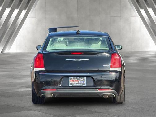 2015 Chrysler 300 Limited