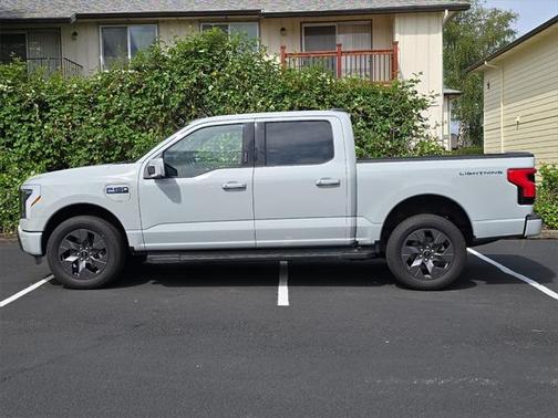 2024 Ford F-150 Lightning LARIAT
