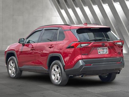 Pearl 2022 Toyota RAV4 XLE