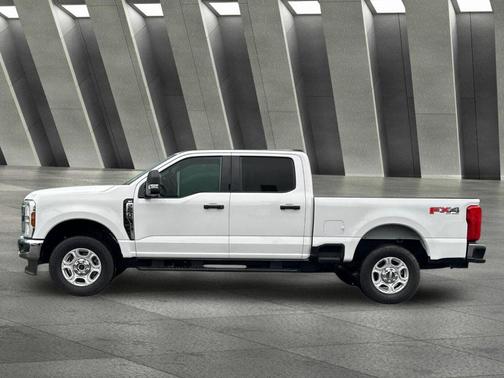 Oxford White 2025 Ford F-250 XLT