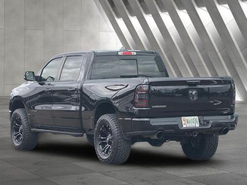 Diamond Black Crystal Pearlcoat 2019 RAM 1500 Big Horn