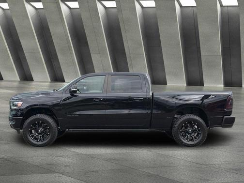 Diamond Black Crystal Pearlcoat 2019 RAM 1500 Big Horn