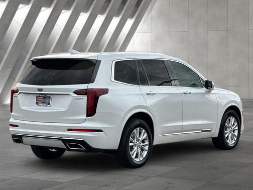 2022 Cadillac XT6 Luxury FWD