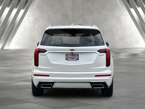 2022 Cadillac XT6 Luxury FWD