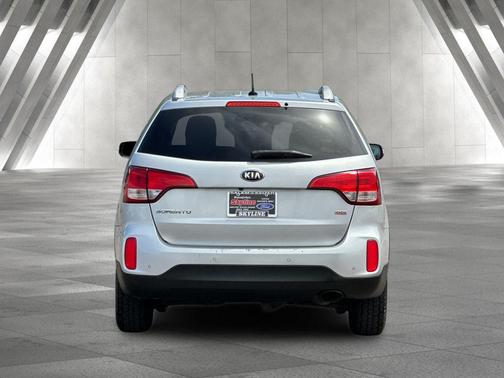 Bright Silver 2014 Kia Sorento LX