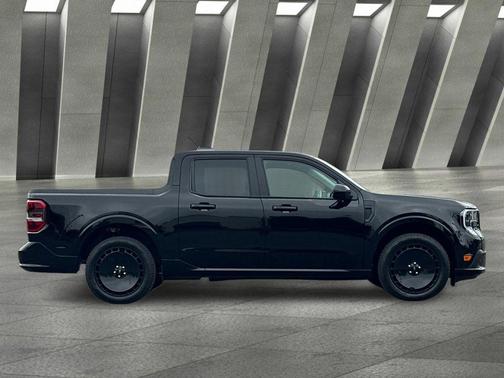 Shadow Black 2025 Ford Maverick Lobo High