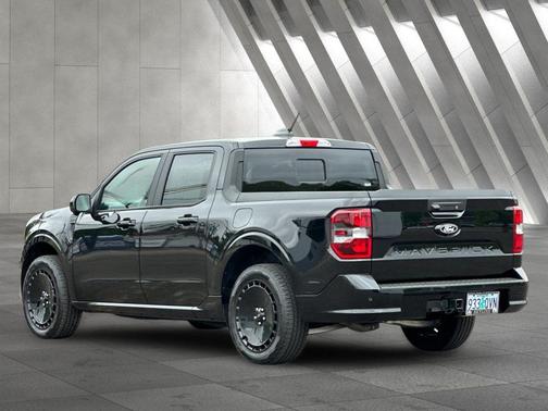 Shadow Black 2025 Ford Maverick Lobo High
