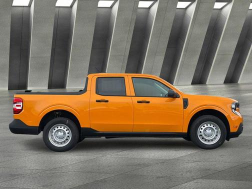 Orange Fury Metallic Tri-Coat 2026 Ford Maverick XL