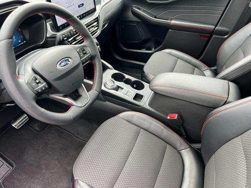 2024 Ford Escape ST-Line Select