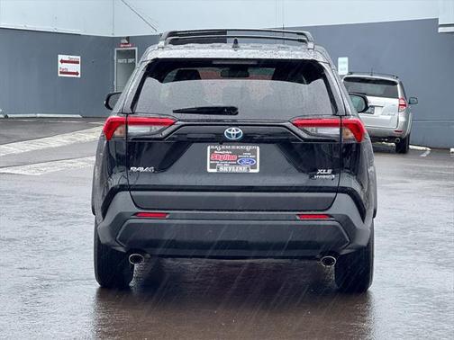 2022 Toyota RAV4 Hybrid XLE