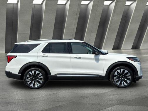 Star White Metallic Tri-Coat 2026 Ford Explorer Platinum