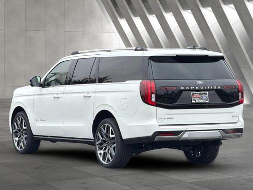 Star White Metallic Tri-Coat 2026 Ford Expedition Max Platinum