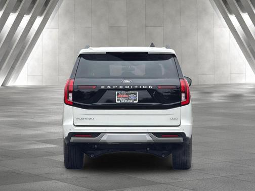 Star White Metallic Tri-Coat 2026 Ford Expedition Max Platinum