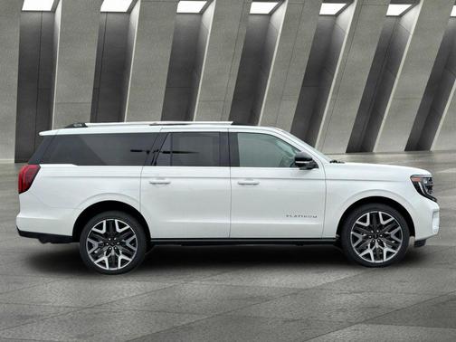 Star White Metallic Tri-Coat 2026 Ford Expedition Max Platinum