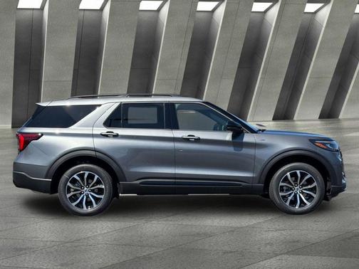 Carbonized Gray Metallic 2026 Ford Explorer ST-Line