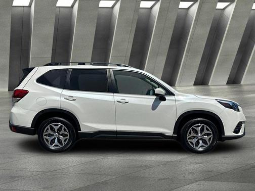 Crystal White Pearl 2024 Subaru Forester Premium