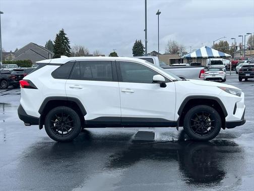 2022 Toyota RAV4 LE
