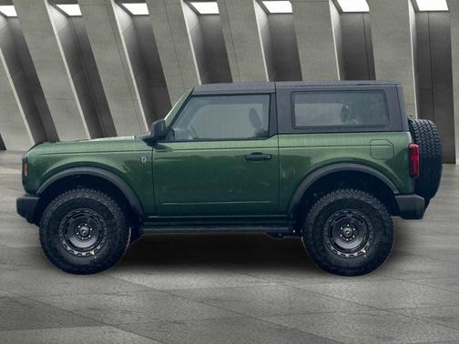 Eruption Green Metallic 2025 Ford Bronco Base