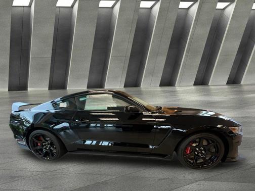 2017 Ford Shelby GT350 Base