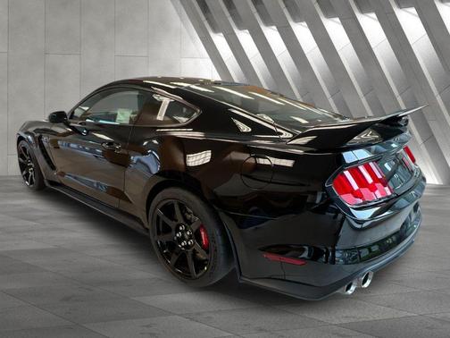 2017 Ford Shelby GT350 Base