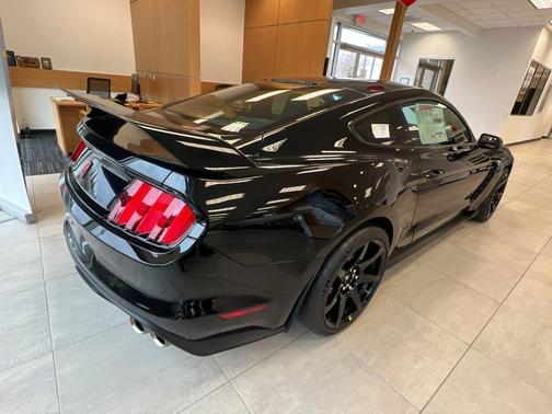 2017 Ford Shelby GT350 Base