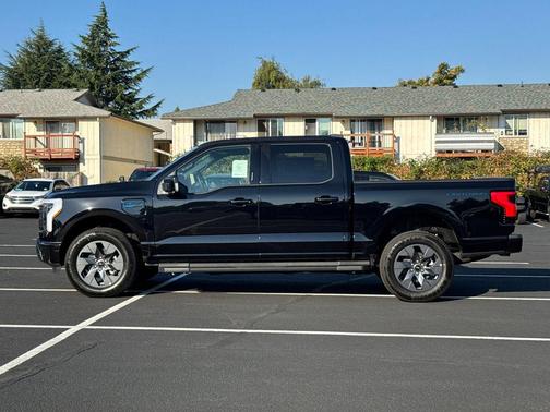 2025 Ford F-150 Lightning LARIAT