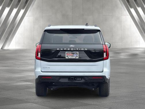 Space Silver Metallic 2026 Ford Expedition Active