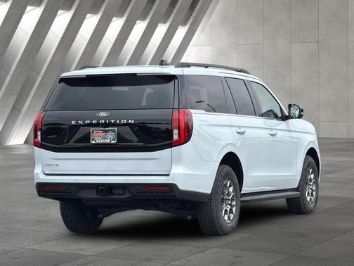 Space Silver Metallic 2026 Ford Expedition Active