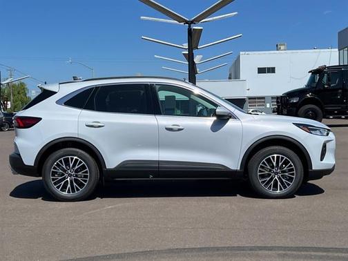 2025 Ford Escape PHEV SE