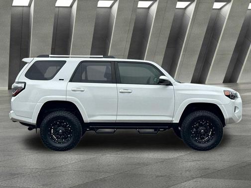 Super White 2021 Toyota 4Runner SR5