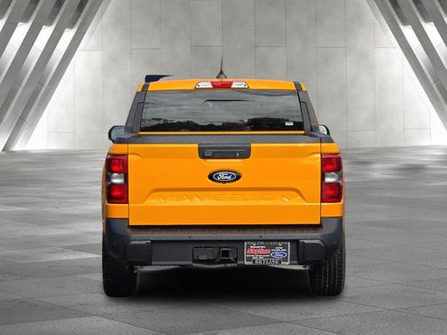 Orange Fury Metallic Tri-Coat 2026 Ford Maverick Lariat