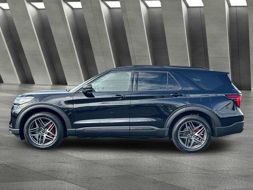 Agate Black Metallic 2026 Ford Explorer ST-Line