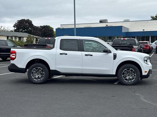 Oxford White 2025 Ford Maverick XLT