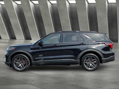 Agate Black Metallic 2026 Ford Explorer ST-Line