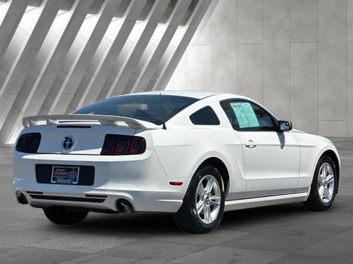 Performance White 2013 Ford Mustang V6