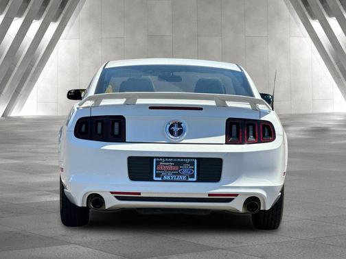 Performance White 2013 Ford Mustang V6
