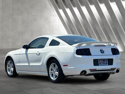 Performance White 2013 Ford Mustang V6
