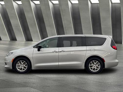 2024 Chrysler Voyager LX
