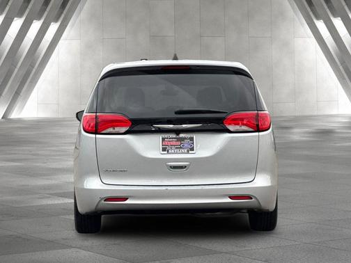 2024 Chrysler Voyager LX