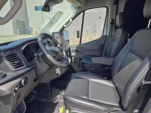 2025 Ford Transit-250 148 WB Medium Roof Cargo