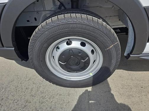 2025 Ford Transit-250 148 WB Medium Roof Cargo