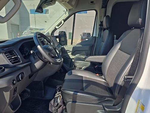 2025 Ford Transit-250 148 WB Medium Roof Cargo