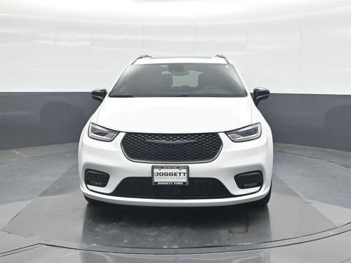 Bright White Clearcoat 2024 Chrysler Pacifica Limited