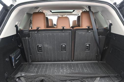 White 2024 Nissan Pathfinder Platinum