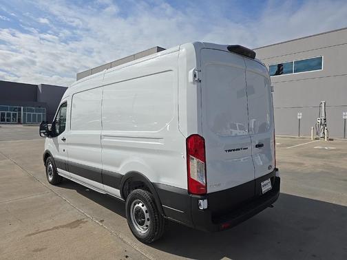2026 Ford Transit-250 148 WB Medium Roof Cargo