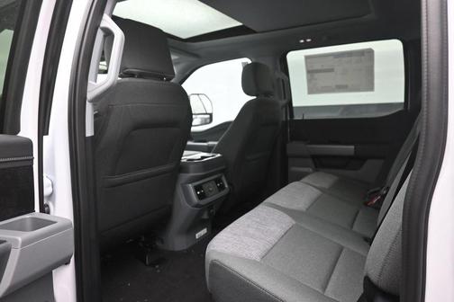 Oxford White 2027 Ford F-250 XLT