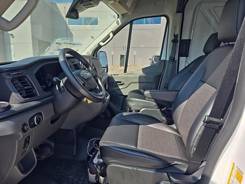2025 Ford Transit-250 148 WB Medium Roof Cargo