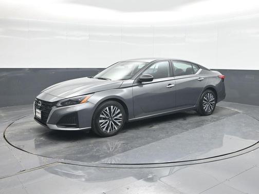 Gun Metallic 2025 Nissan Altima SV