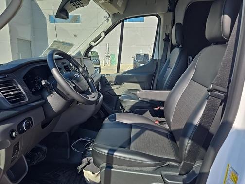 2025 Ford Transit-250 148 WB Medium Roof Cargo