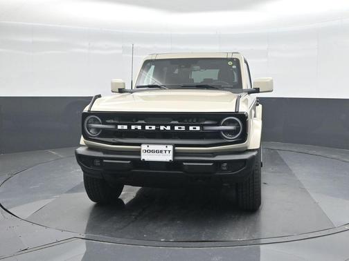 Desert Sand 2026 Ford Bronco Outer Banks